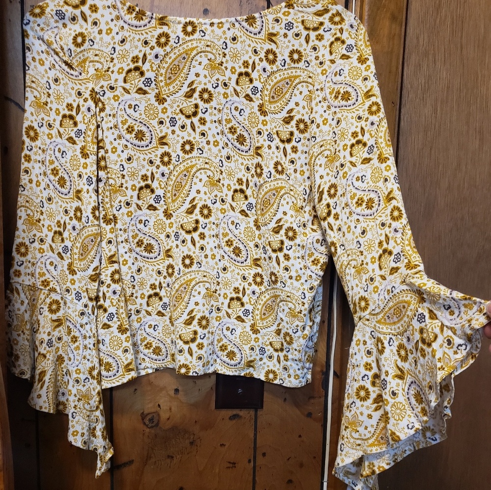 bohemian style belly shirt with flared sleeved